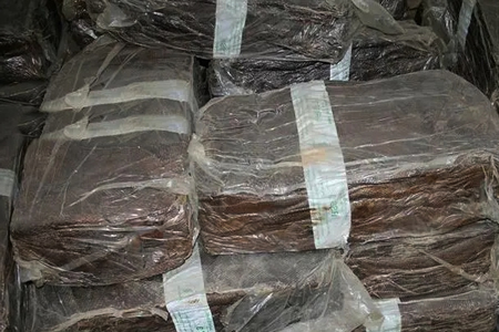 华东地区天然橡胶烟片胶价格小幅上涨300元/吨
