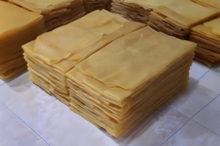 华东天然胶烟片胶价格跌100-150元/吨