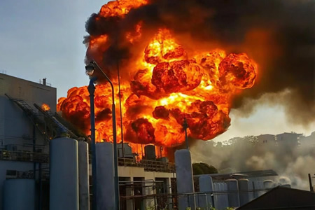 青岛黄岛象屿橡胶仓起火 涉20号胶仓单约7200吨